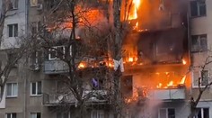 Otrasné zábery zo zasiahnutých miest. Rusi pália na civilistov, Ukrajinci sa bezmocne pozerajú na to, čo zostalo z ich domov