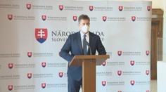 Minister Doležal má problém. Dve štátne firmy nakúpili ten istý tovar za rozdielne ceny