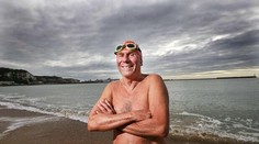 Ako najstarší človek na svete preplával La Manche. Pomohol mu k tomu Slovák