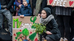 V Banskej Bystrici sa konal prvý verejný protest za slovenské lesy. Prišli stovky ľudí