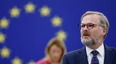 Vláda českého premiéra Fialu prežila hlasovanie o vyslovení nedôvery