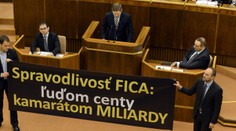 Odvolávajú premiéra Fica