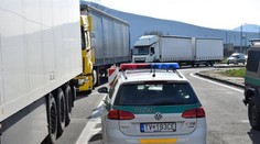 Pre nákladné autá otvorili priechod Šahy, polícia upúšťa od niektorých pokút