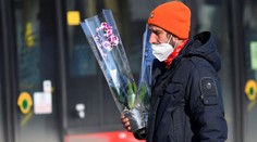 Rakúsko od júna na tri mesiace ruší povinné respirátory v MHD a supermarketoch