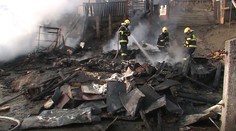 Požiar zachvátil rómsku osadu v obci Víťaz pri Prešove. O strechu nad hlavou pripravil päť rodín