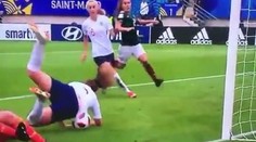 Zásah, ktorý sa podarí raz za kariéru. Takýto kuriózny gól ste ešte nevideli