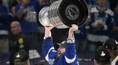 Historická chvíľa pre slovenský hokej. Tampa s Černákom obhájila Stanleyho pohár