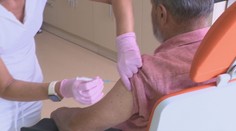 Nové vakcíny proti COVID-19 sú tu: Nemocnice začali očkovať, pozreli sme, aký je o ne záujem