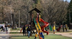 Rodiny s deťmi dostanú výrazne viac peňazí. Zvyšujú sa prídavky, daňový bonus a vzniká aj nový príspevok