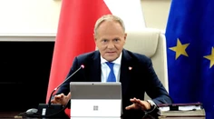 Požiar v závode na súčiastky do dronov bol podľa Tuska sabotážou. Ruské hybridné aktivity sa stupňujú