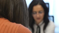 Neraz majú strach a hanbia sa. Pribúdajú miesta, kde dokážu pomôcť obetiam podvodov