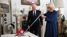 Vystúpila z tieňa manžela. Kráľovná Kamila si získava rešpekt u britskej spoločnosti