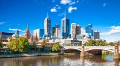Austrália prvýkrát od začiatku pandémie uvoľňuje cestovné obmedzenia