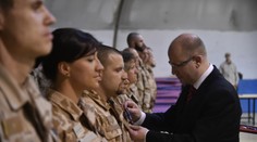 Sobotka tajne navštívil Afganistan, ocenil českých vojakov
