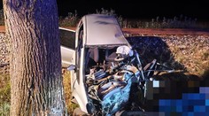 Tragédia na východe Slovenska. Život mladého vodiča vyhasol po silnom náraze do stromu