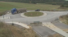 Kruhový objazd pri Prešove postavili načierno na súkromných pozemkoch. Nové odbočky pritom nikam nevedú
