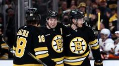 České šialenstvo v NHL. Zacha nastrieľal Rangers tri góly, Pastrňák so šiestimi asistenciami