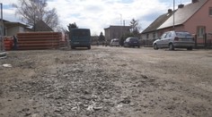 Kanalizácia finišuje, no cesty sú rozbité. Obyvatelia obce na Záhorí sa pýtajú, kedy ich opravia
