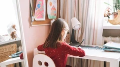 Budúceho prváčika netreba cez leto doučovať. Odborníčka radí, na čo ho pred školou pripraviť