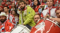 Hokejový šláger v Česku ukončili predčasne. Boj o život fanúšika skončil najhoršou možnou správou