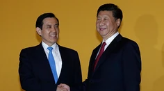 Historické FOTO. Prezidenti Číny a Taiwanu si podali ruky