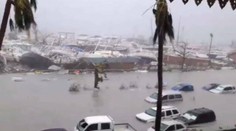 Irma pokračuje v ničení, sprevádza ju vietor s rýchlosťou takmer 300 km za hodinu