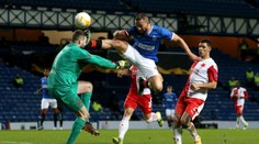 Kemar Roofe spoznal definitívny trest za brutálny kop do hlavy brankára Slavie