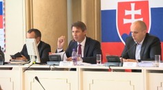 Na zastupiteľstve v Bratislave bolo husto. Kúpili si poslancov?