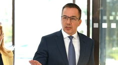 Nádej pre nízkopríjmových živnostníkov? Erik Tomáš tvrdí, že na ministerstve sa na nich ešte pozrú