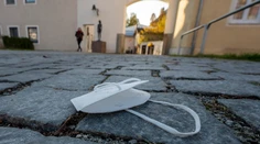 Rakúsko ruší karanténu pre ľudí nakazených covidom. Do práce môžu ísť s respirátorom