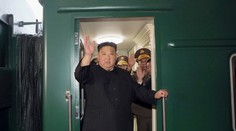 Kim prišiel obrneným vlakom za Putinom do Ruska, v zahraničí nebol štyri roky