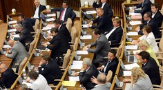 Koľko dní musí odrobiť poslanec, aby zarobil ako Slovák? Zostanete zaskočení