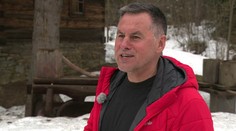 V škole často nemal čo jesť. Dnes robí filmy s hollywoodskymi hviezdami