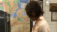 Na konte má 25 miliónov dolárov a jazdí metrom. Ktorá hviezda má takýto štýl?