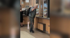 VIDEO: Ľudia na pošte v Česku zažili poriadny šok. Muž agresívne urážal zamestnankyňu