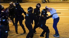 FOTO: Bitky, modriny a vyhrážania. Bielorusko sa stalo krajinou s policajnou brutalitou