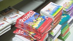 Napriek prílevu peňazí je to tu zas. Rodičia opäť musia doplácať za objednané knihy či pracovné zošity