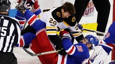 VIDEO: Boston prehral na ľade NY Rangers, elitný útok Tampy nazbieral deväť bodov