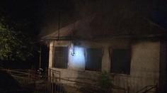 Požiar rodinného domu na východnom Slovensku, matka a dedko sa popálili pri záchrane dcérky