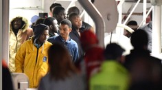 Zatkli kapitána a člena posádky lode, na ktorej zomrelo 900 ľudí