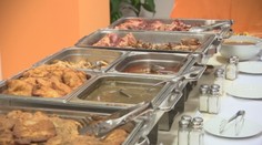 Ukážeme vám, čo všetko sa jedlo a pilo vo volebných centrálach