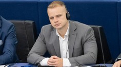 Milan Mazurek vstúpil do frakcie Európa suverénnych národov. Europoslanca za Republiku pôvodne odmietli