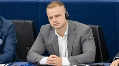 Milan Mazurek vstúpil do frakcie Európa suverénnych národov. Europoslanca za Republiku pôvodne odmietli