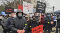 Ďalší protest v Bratislave: Starostovia a primátori odovzdali vláde svoje požiadavky