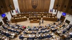 PS vedie pred Smerom, Republika je tretia. Pozrite si najnovší volebný prieskum