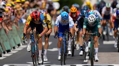 Pedersen ovládol hromadný špurt, Cavendish musel po páde odstúpiť a rekord neprekoná. Sagan mimo top 10