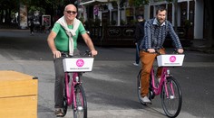 V Bratislave spustili nový systém zdieľaných bicyklov, tentoraz vládne ružová