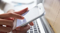 Sudcom zhabali mobily. Zisťovali sme, či sa policajti dostanú aj k vymazaným správam