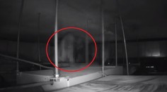 VIDEO: Smrtonosná pasca na český spôsob. V nemocničnej ventilačnej šachte vyčíňal zdrogovaný muž