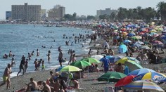 Európske letoviská ožívajú. Pozrite sa, kde už boli cez víkend plné pláže